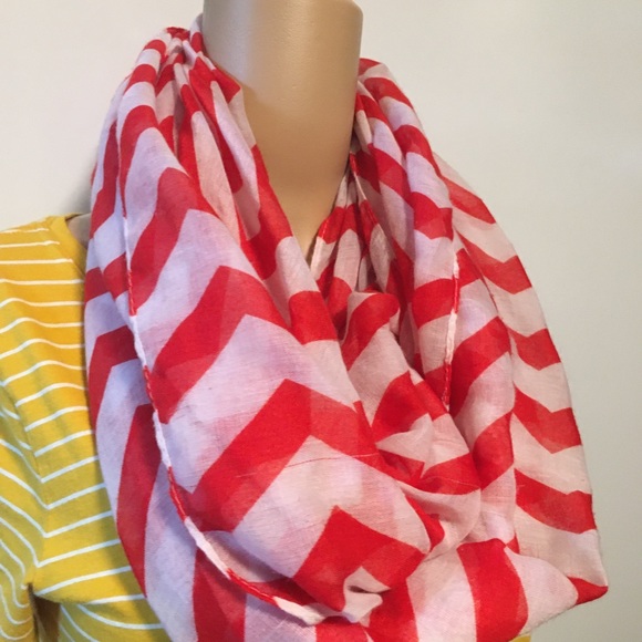 Cross pattern scarf color red and white - Picture 5 of 6